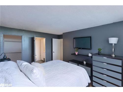 606-2301 Derry Road W, Mississauga, ON - Indoor Photo Showing Bedroom