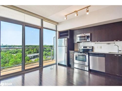 905-105 The Queensway, Toronto, ON - Indoor Photo Showing Kitchen