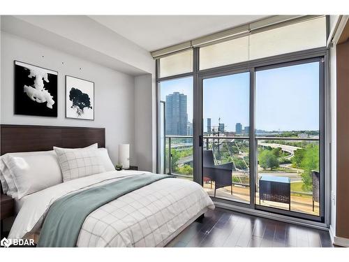 905-105 The Queensway, Toronto, ON - Indoor Photo Showing Bedroom