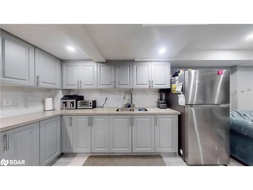 10 Fruitvale Circle, Brampton, ON - Indoor Photo Showing Kitchen With Double Sink