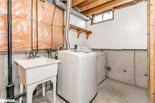 43 Laidlaw Drive, Barrie, ON - Indoor Photo Showing Laundry Room