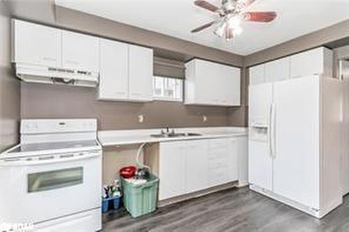 43 Laidlaw Drive, Barrie, ON - Indoor Photo Showing Kitchen