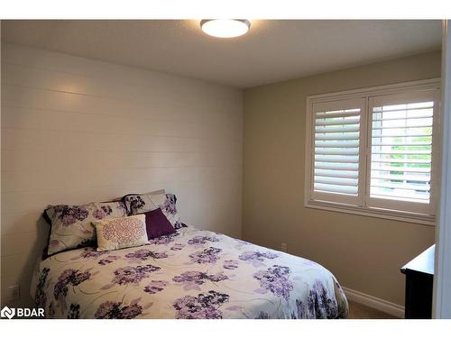 366 Cundles Road W, Barrie, ON - Indoor Photo Showing Bedroom