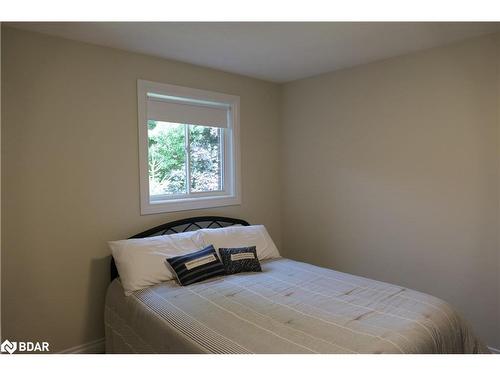 366 Cundles Road W, Barrie, ON - Indoor Photo Showing Bedroom