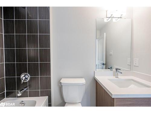 184 Durham Avenue, Barrie, ON - Indoor Photo Showing Bathroom