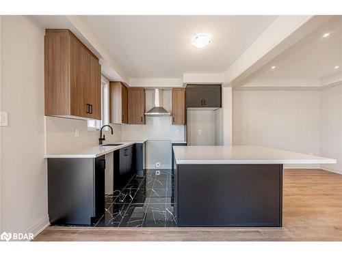 184 Durham Avenue, Barrie, ON - Indoor Photo Showing Kitchen