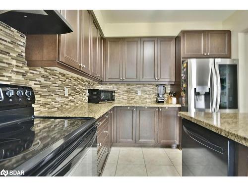 1388 Sheldon Street, Innisfil, ON - Indoor Photo Showing Kitchen With Upgraded Kitchen