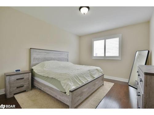 1388 Sheldon Street, Innisfil, ON - Indoor Photo Showing Bedroom