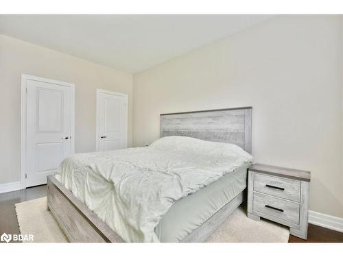 1388 Sheldon Street, Innisfil, ON - Indoor Photo Showing Bedroom