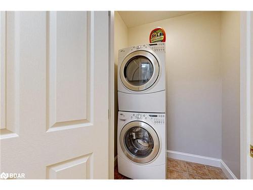 28 Pine Court, Port Perry, ON - Indoor Photo Showing Laundry Room