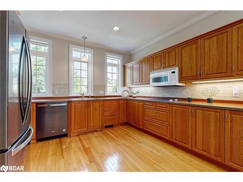 28 Pine Court, Port Perry, ON - Indoor Photo Showing Kitchen With Double Sink