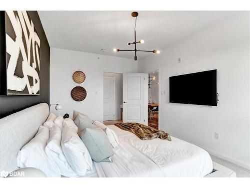 616-302 Essa Road Road, Barrie, ON - Indoor Photo Showing Bedroom