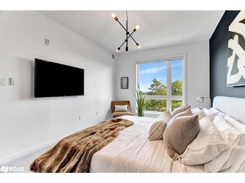 616-302 Essa Road Road, Barrie, ON - Indoor Photo Showing Bedroom