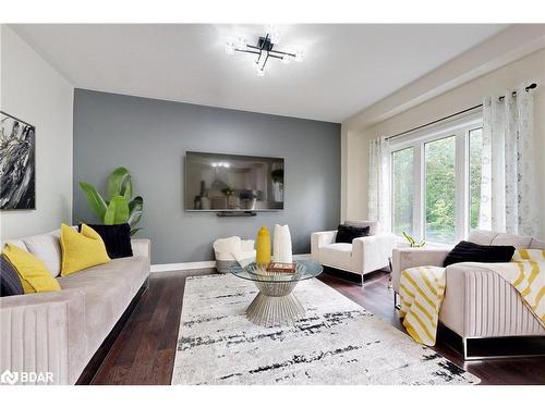 269 Bruce Cameron Drive Drive, Bowmanville, ON - Indoor Photo Showing Living Room