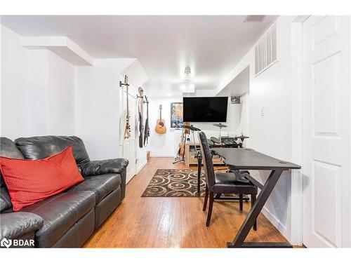 1251 Coleman Court, Innisfil, ON - Indoor Photo Showing Living Room