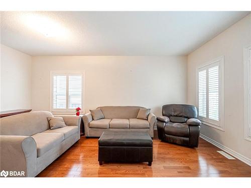 213 Dean Avenue, Barrie, ON - Indoor Photo Showing Living Room