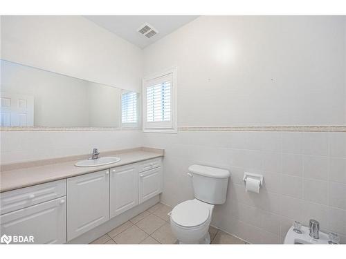 213 Dean Avenue, Barrie, ON - Indoor Photo Showing Bathroom