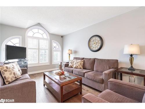 187 Sproule Drive, Barrie, ON - Indoor Photo Showing Living Room