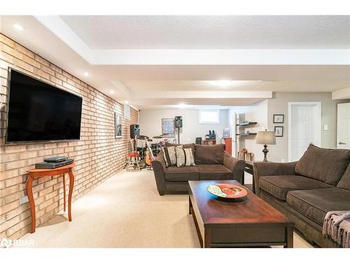 187 Sproule Drive, Barrie, ON - Indoor Photo Showing Living Room