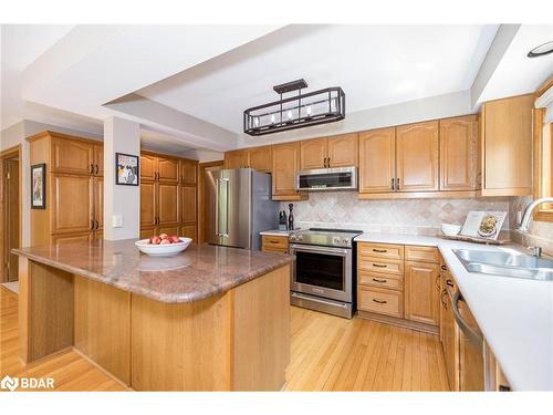 12 Lincoln Place, Unionville, ON - Indoor Photo Showing Kitchen With Double Sink