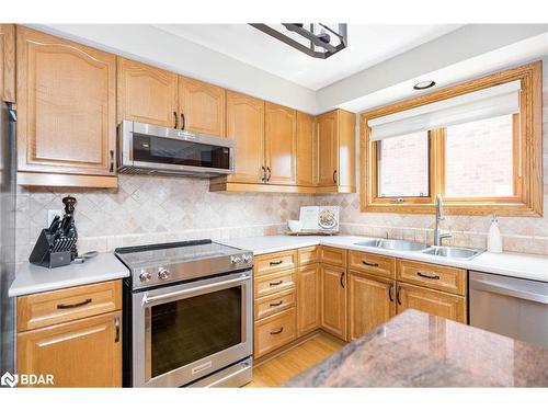 12 Lincoln Place, Unionville, ON - Indoor Photo Showing Kitchen With Double Sink