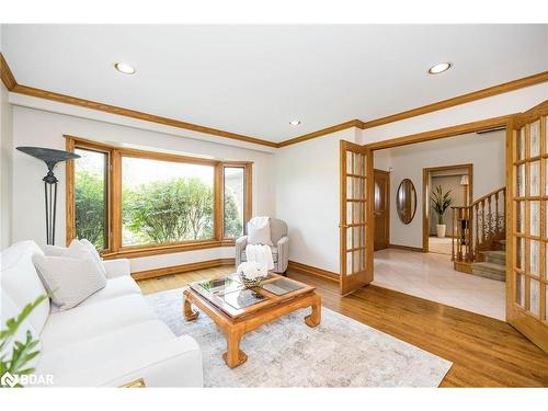 12 Lincoln Place, Unionville, ON - Indoor Photo Showing Living Room