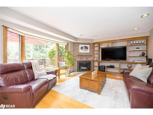 12 Lincoln Place, Unionville, ON - Indoor Photo Showing Living Room With Fireplace