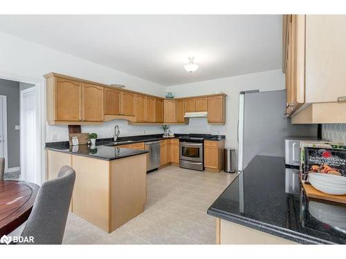 31 Vanderpost Crescent, Essa, ON - Indoor Photo Showing Kitchen