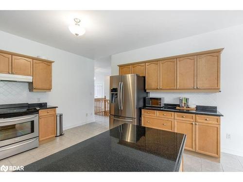 31 Vanderpost Crescent, Essa, ON - Indoor Photo Showing Kitchen