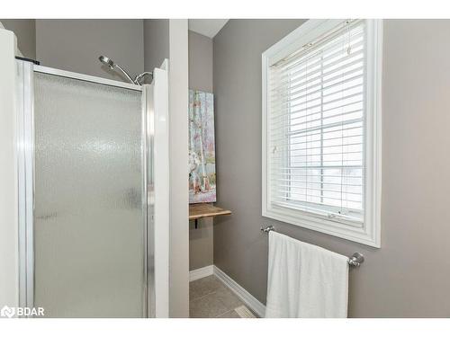 31 Vanderpost Crescent, Essa, ON - Indoor Photo Showing Bathroom