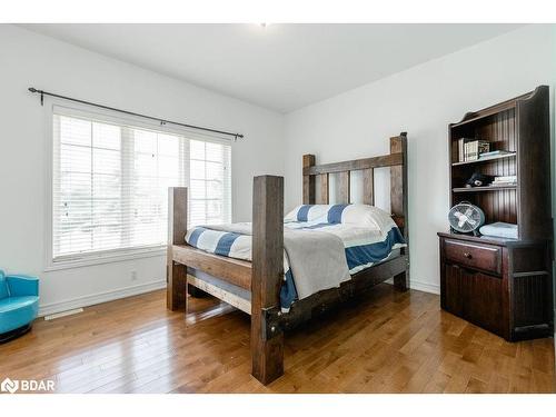 31 Vanderpost Crescent, Essa, ON - Indoor Photo Showing Bedroom