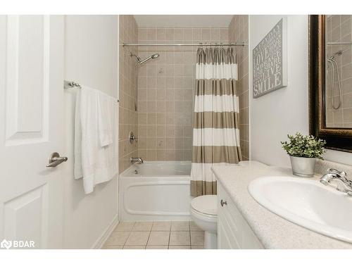 31 Vanderpost Crescent, Essa, ON - Indoor Photo Showing Bathroom