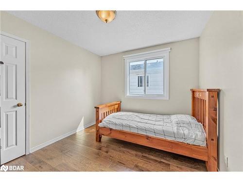 114 Garden Drive, Barrie, ON - Indoor Photo Showing Bedroom