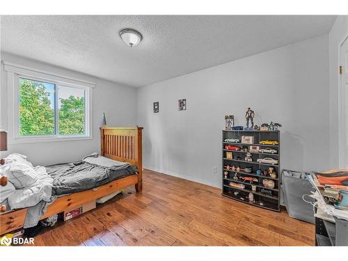 114 Garden Drive, Barrie, ON - Indoor Photo Showing Bedroom