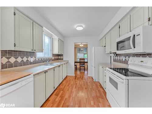 114 Garden Drive, Barrie, ON - Indoor Photo Showing Kitchen With Double Sink