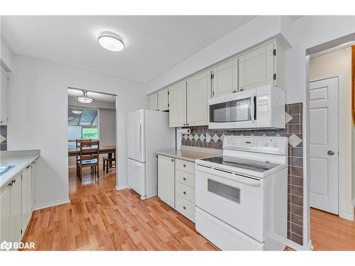 114 Garden Drive, Barrie, ON - Indoor Photo Showing Kitchen