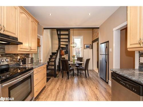 102 Wellington Street E, Alliston, ON - Indoor Photo Showing Kitchen