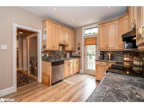 102 Wellington Street E, Alliston, ON - Indoor Photo Showing Kitchen