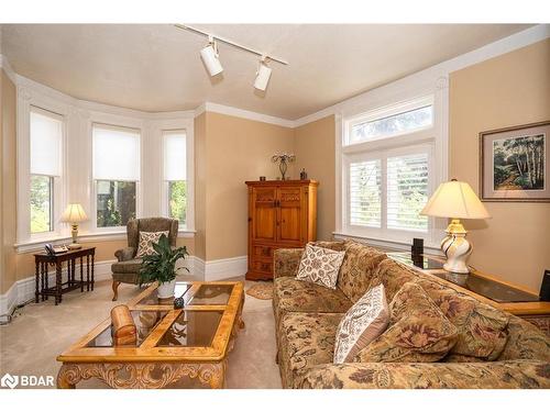 102 Wellington Street E, Alliston, ON - Indoor Photo Showing Living Room