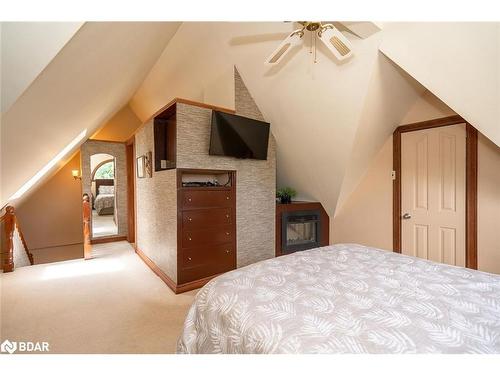 102 Wellington Street E, Alliston, ON - Indoor Photo Showing Bedroom