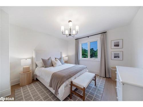 660 Mapleview Drive E, Innisfil, ON - Indoor Photo Showing Bedroom