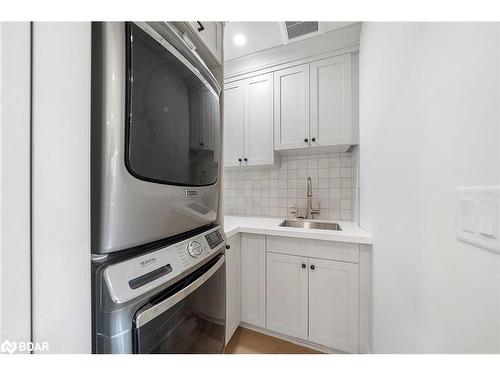 660 Mapleview Drive E, Innisfil, ON - Indoor Photo Showing Laundry Room