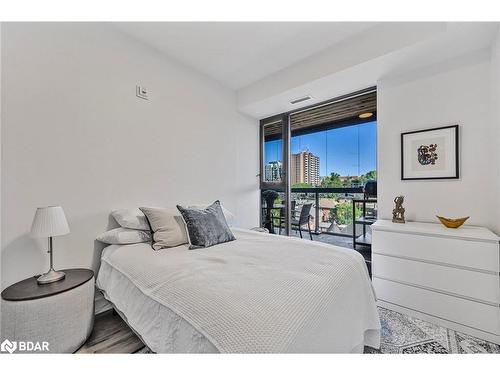 720-185 Dunlop Street E, Barrie, ON - Indoor Photo Showing Bedroom