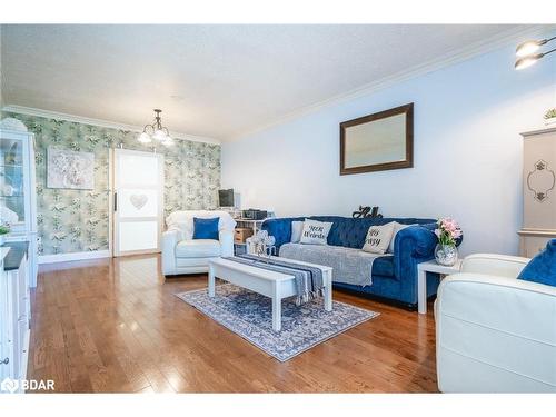 356 Third Street, Midland, ON - Indoor Photo Showing Living Room