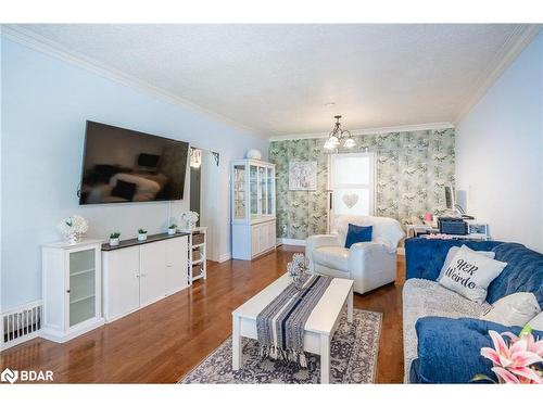 356 Third Street, Midland, ON - Indoor Photo Showing Living Room