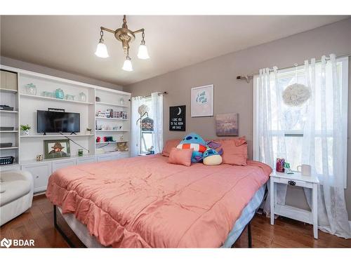 356 Third Street, Midland, ON - Indoor Photo Showing Bedroom