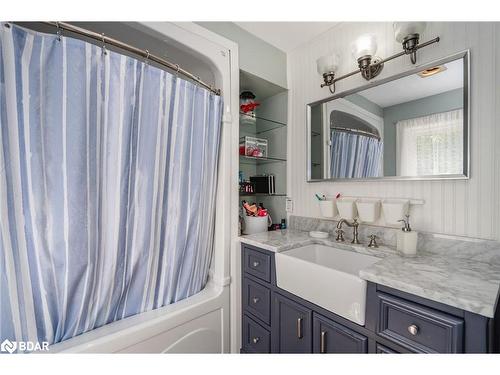 356 Third Street, Midland, ON - Indoor Photo Showing Bathroom