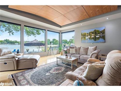 183 Cedar Island Road, Orillia, ON - Indoor Photo Showing Living Room