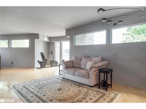 183 Cedar Island Road, Orillia, ON - Indoor Photo Showing Living Room