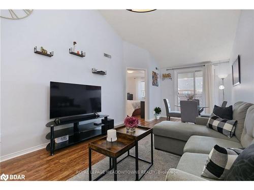 219-65 Bristol Road E, Mississauga, ON - Indoor Photo Showing Living Room